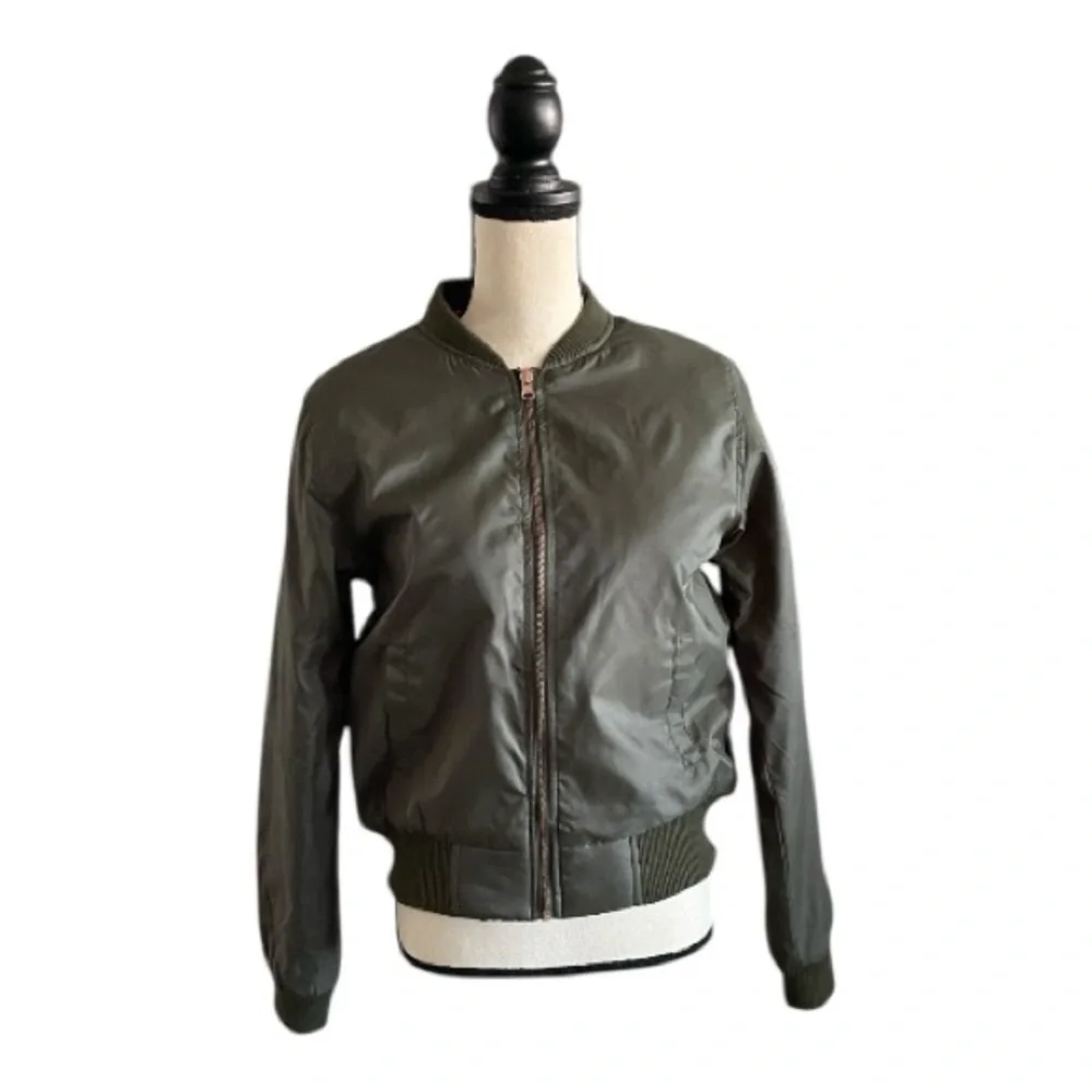 ♥️Iris♥️ Ladies Olive Bomber Jacket Size (Med)